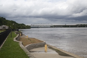 313-8951 Hannibal MO - Mississippi River and bridge